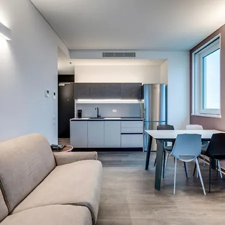 Lovely In Near Town Centre Daire Venedik