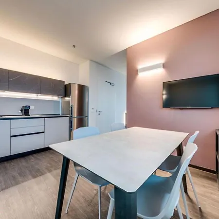 Lovely In Near Town Centre Daire Venedik